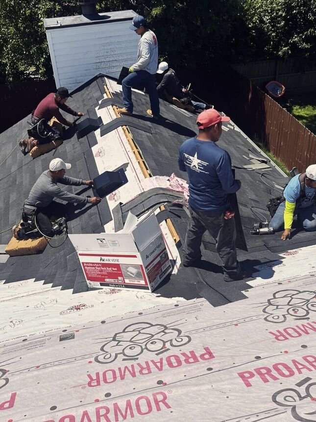 An ET Legacy crew laying shingles on a roof in Central Kentucky